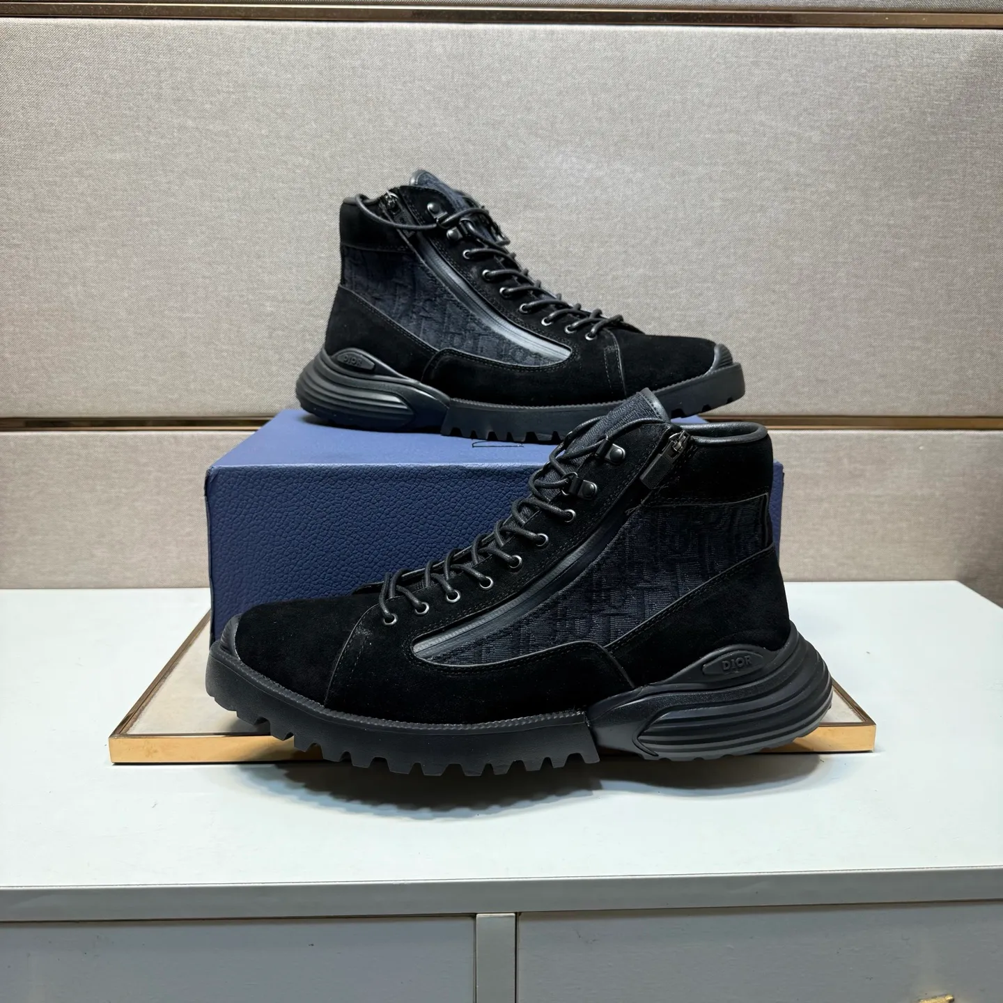 ⬛️Men's shoes 💰p580 [Dior~] Men's casual high-top shoes 2025z cabinet sales simultaneously 🔶Size: 39-44 #️⃣ 🔷2 colors🔜The upper is made of multi-material splicing➕Genuine leather lining, comfortable and breathable, sole: original comfortable and wear-resistant outsole, ⚠️Real shot📱Photographed🎬The real thing is better📢📢📢